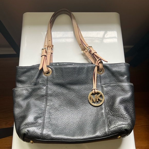 Michael Kors Handbags - Michael Kors Jet Set Black Leather Tote